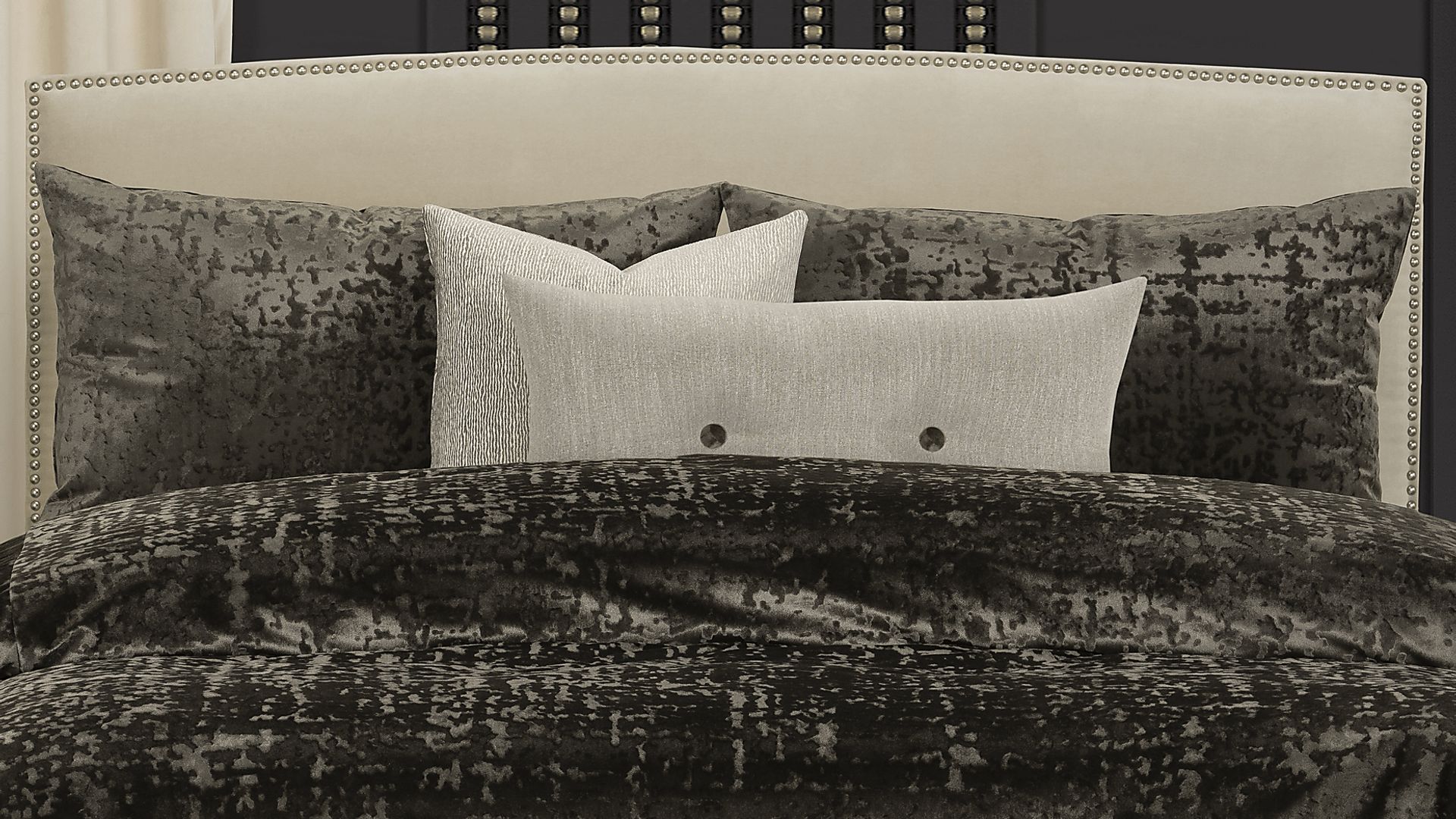 Huddersfield Black 6pc King Duvet Cover Set - Image 1