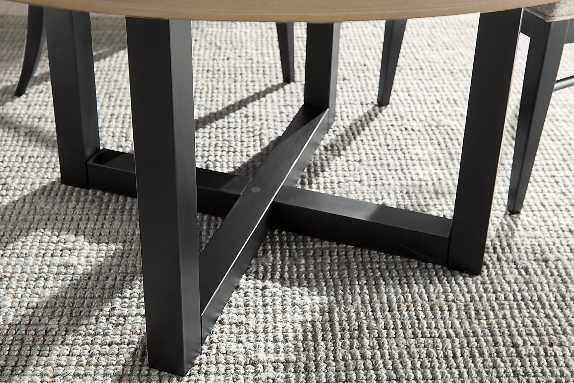 Hunter Springs Black 5 Pc Round Dining Room - Image 4