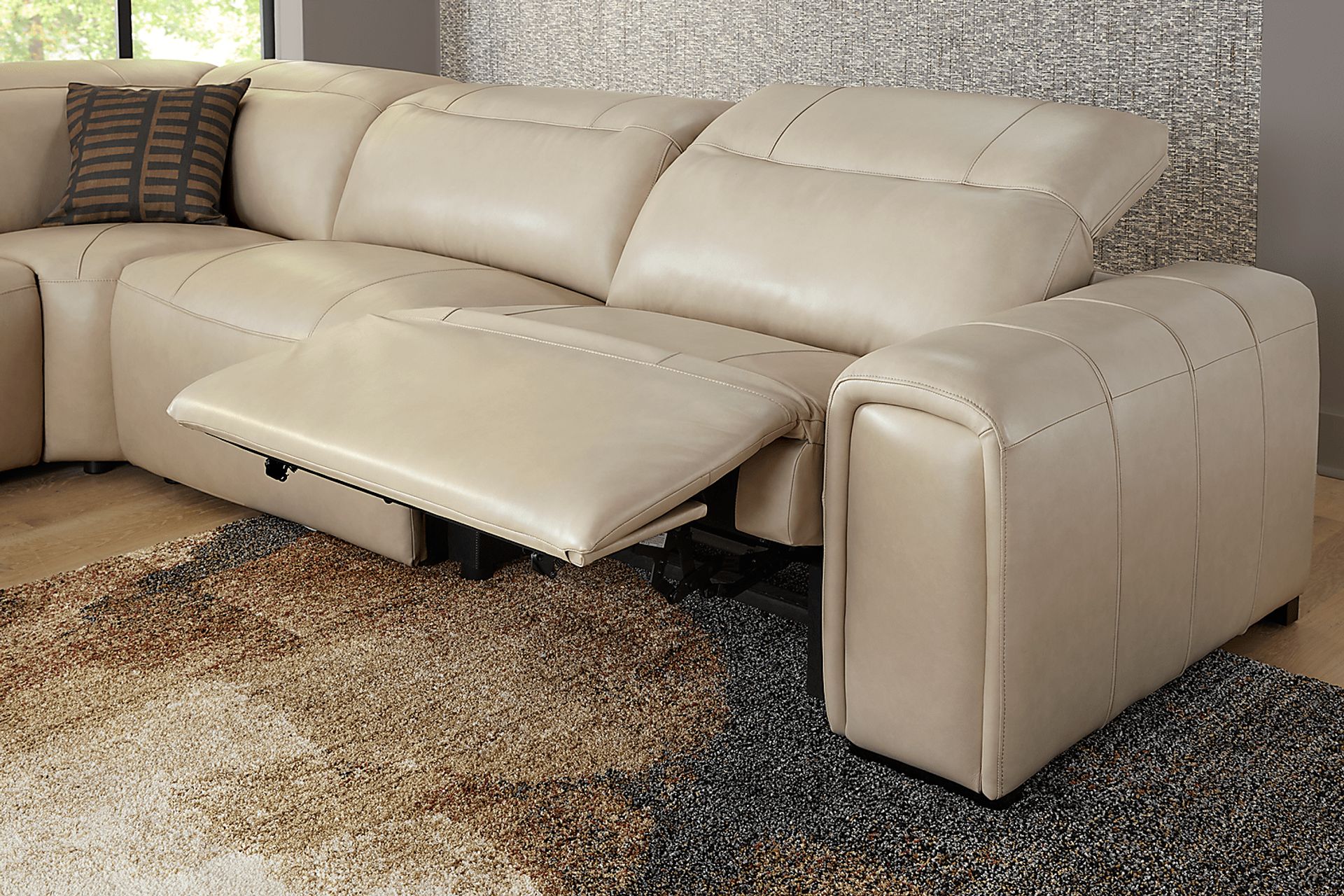 Huntington Ivory Leather 6 Pc Dual Power Reclining Sectional - Image 7