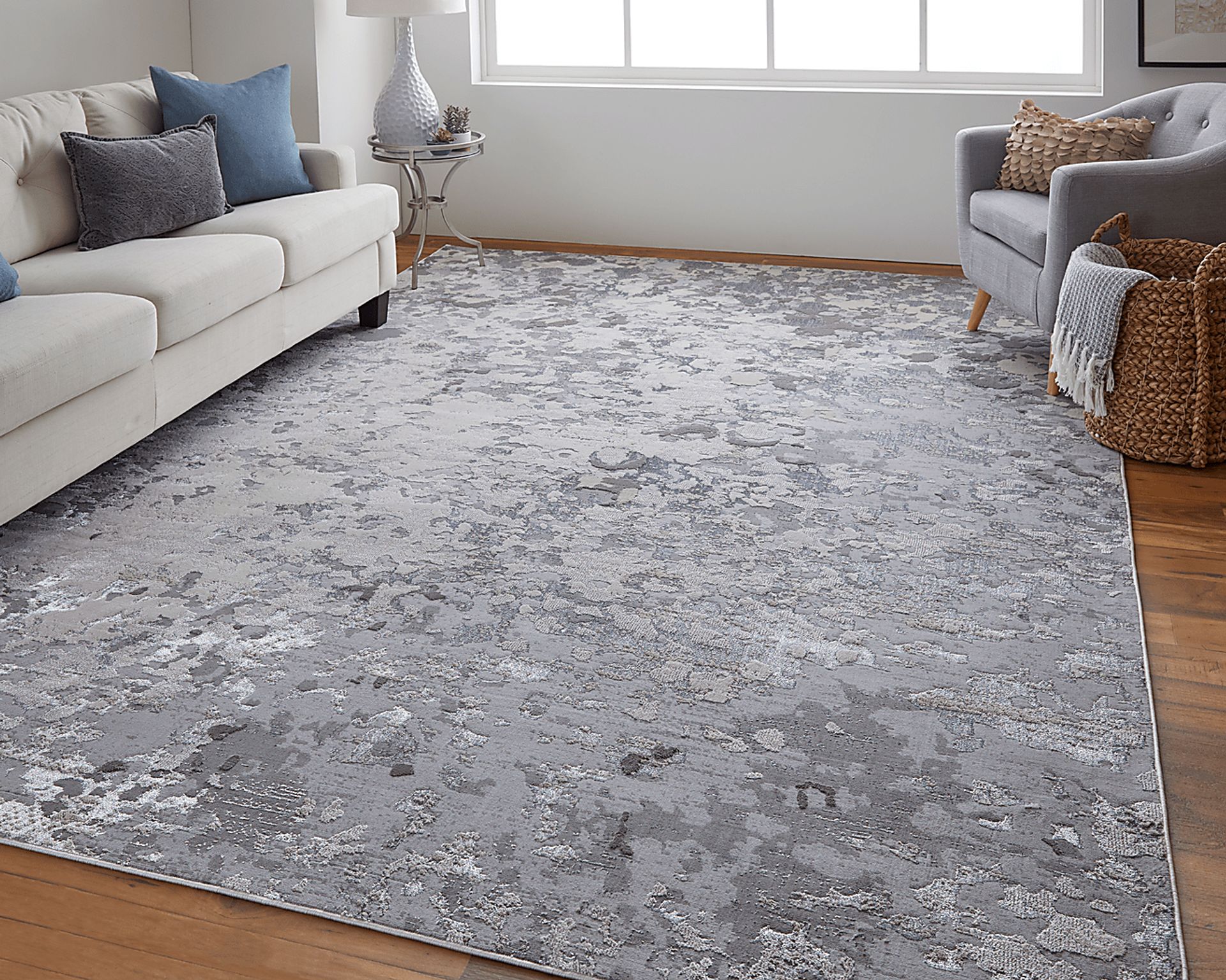 Iariko Silver 2'10 x 7'10 Runner Rug - Image 3