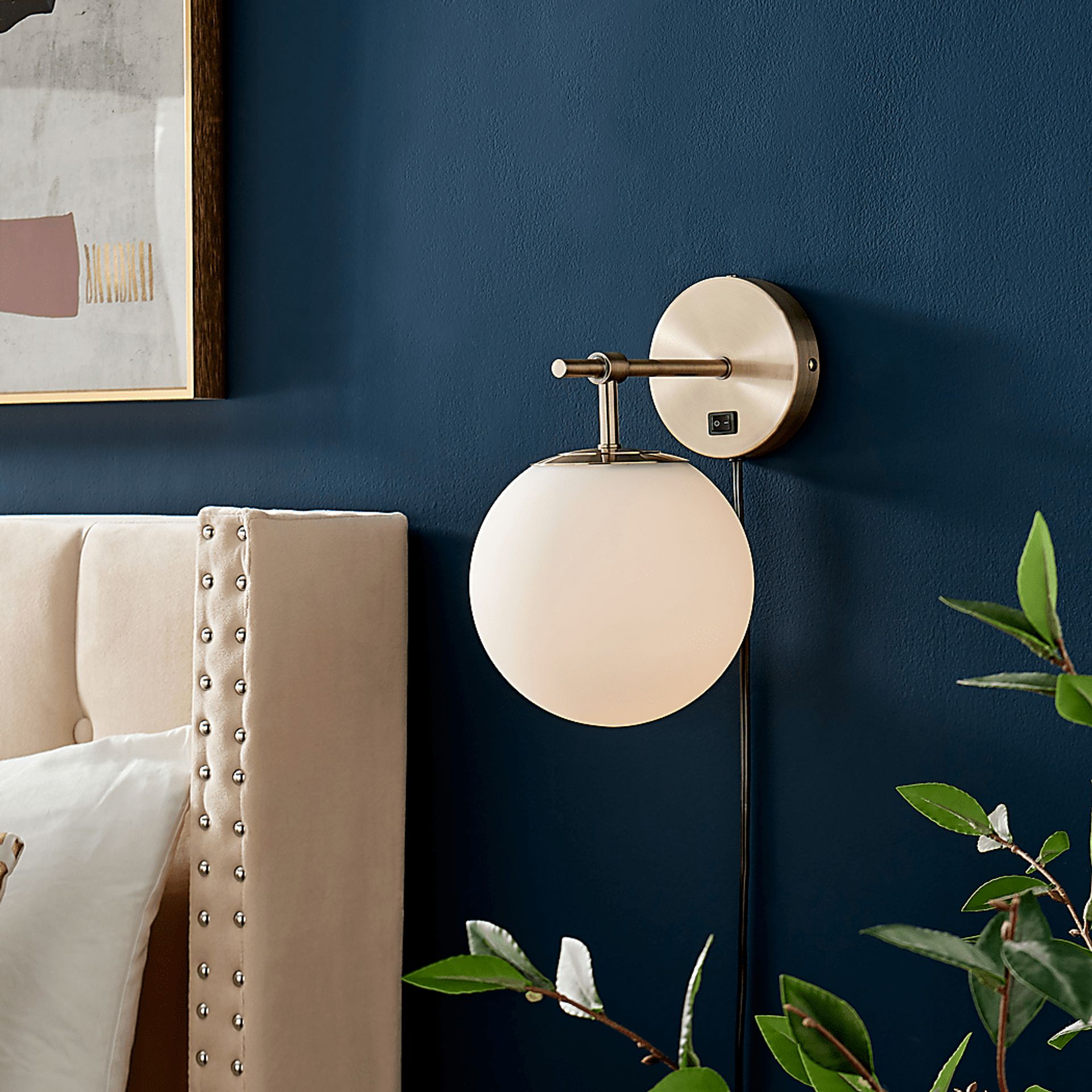 Interlake Place Gold Sconce - Image 2