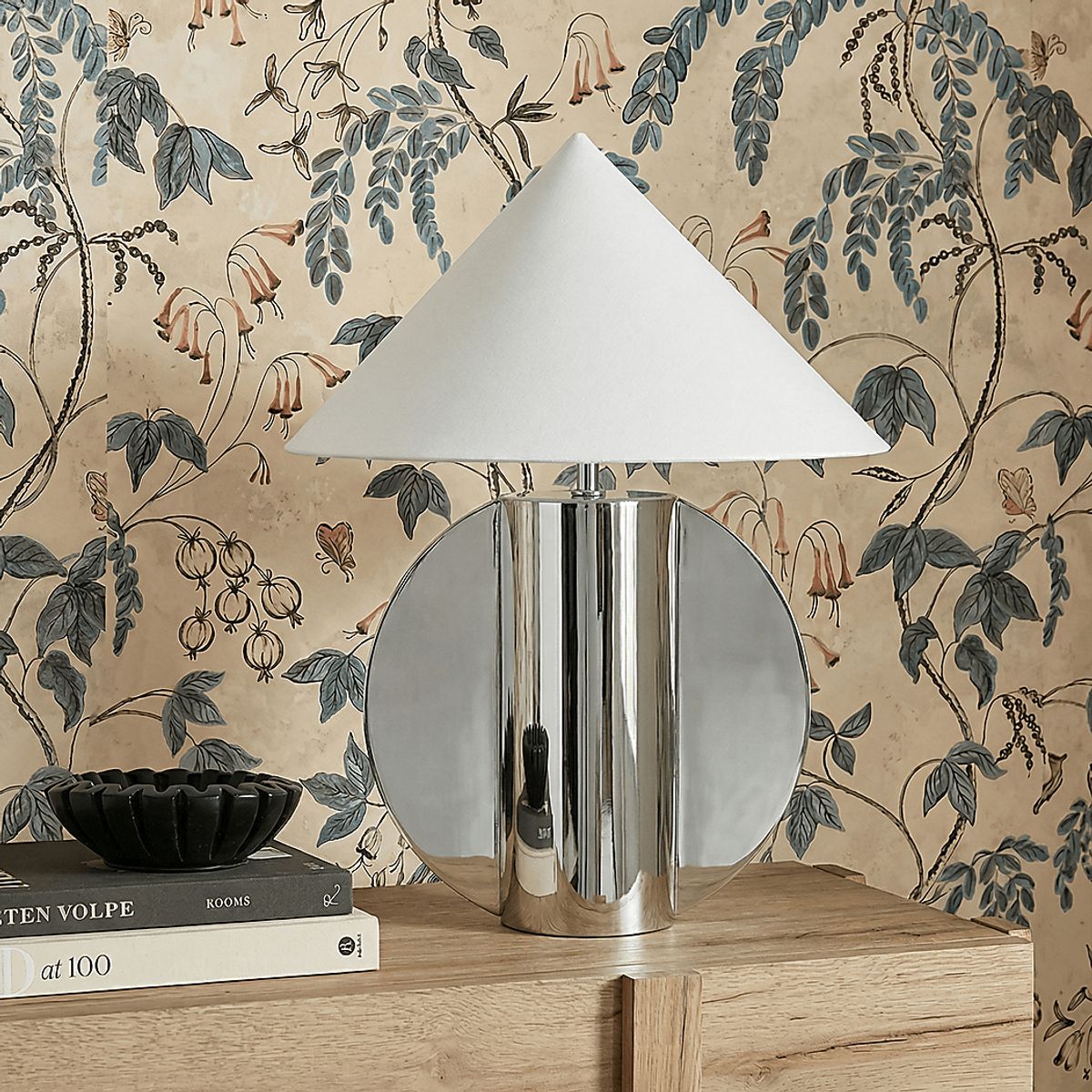 Irgo Silver Gray Table Lamp | Rooms to Go