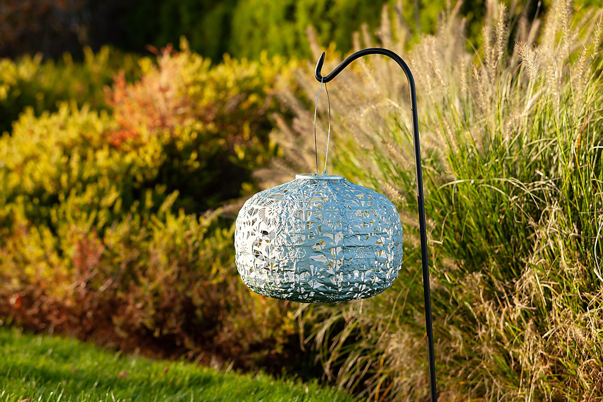 Irian Island Outdoor Sage Solar Lantern - Image 12