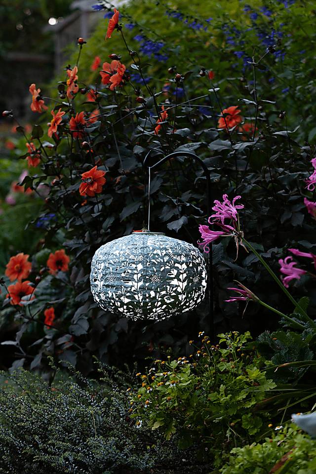 Irian Island Outdoor Sage Solar Lantern - Thumbnail - Image 25