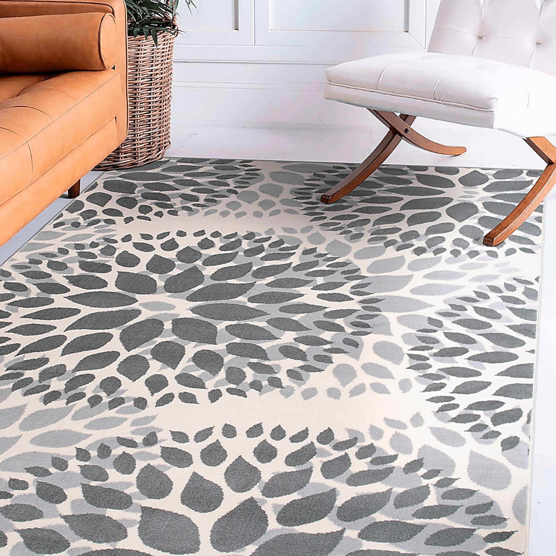 Iselana II Gray 5' x 7' Rug - Image 3