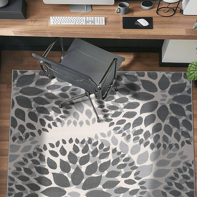 Iselana II Gray 5' x 7' Rug - Thumbnail - Image 4