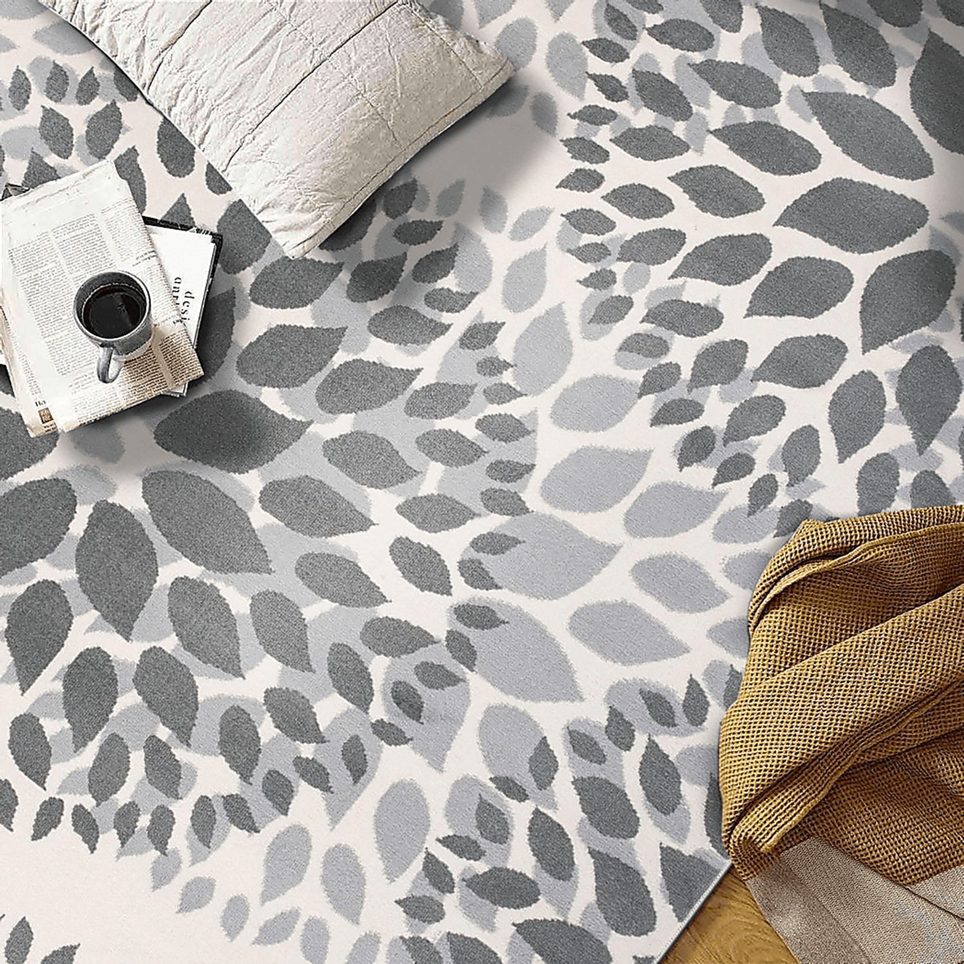 Iselana II Gray 5' x 7' Rug - Image 5