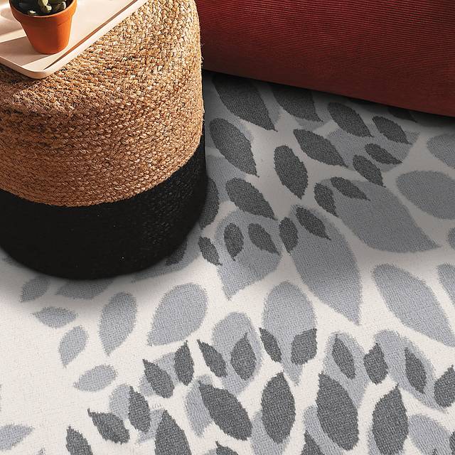Iselana II Gray 5' x 7' Rug - Thumbnail - Image 6