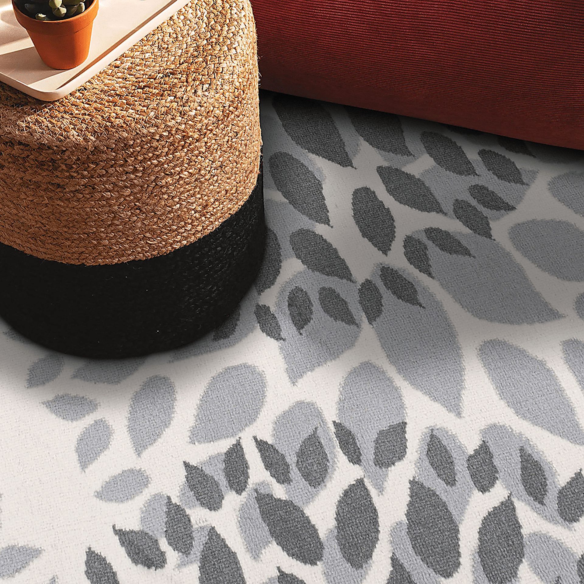 Iselana II Gray 5' x 7' Rug - Image 6