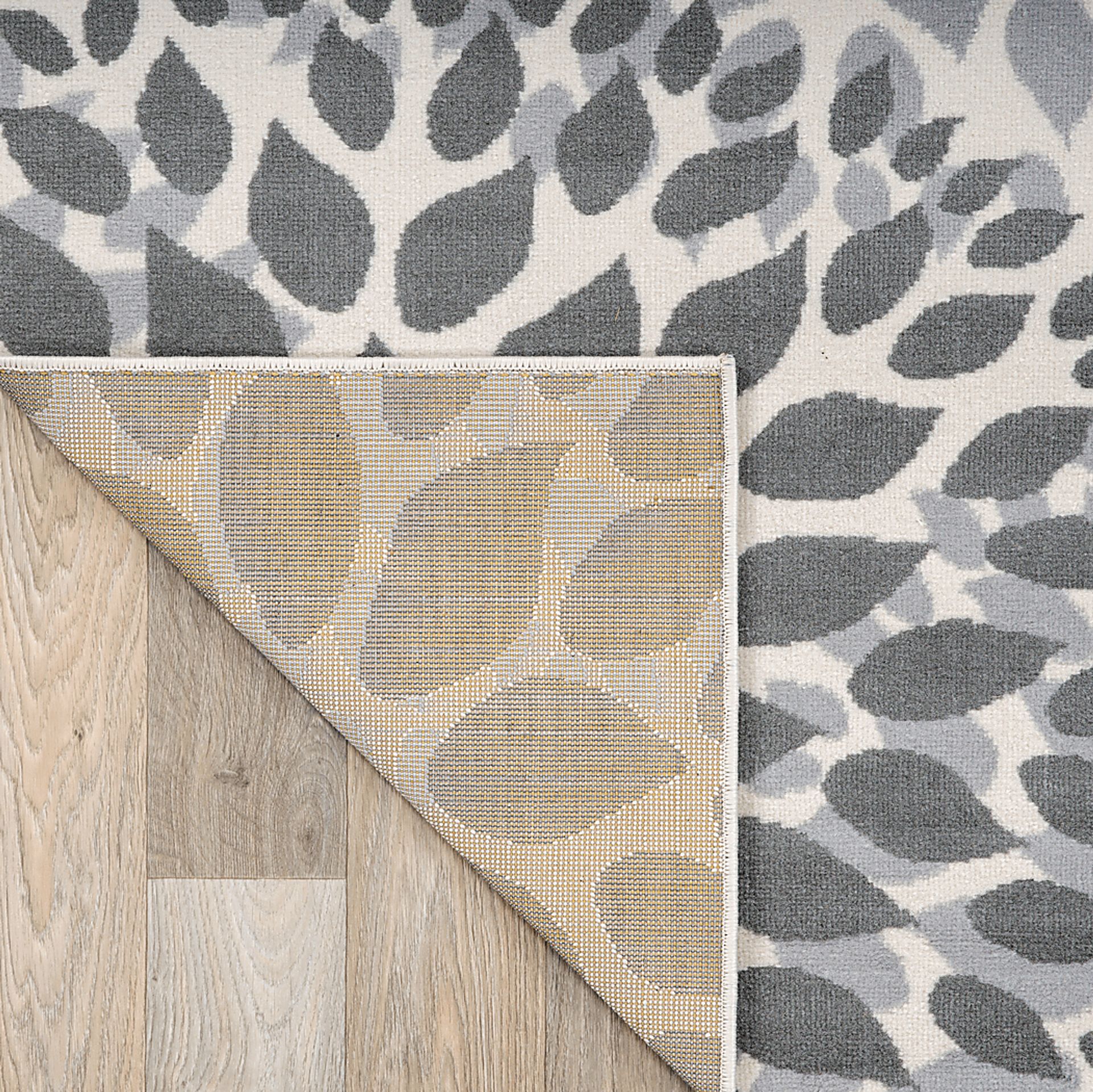 Iselana II Gray 5' x 7' Rug - Image 8