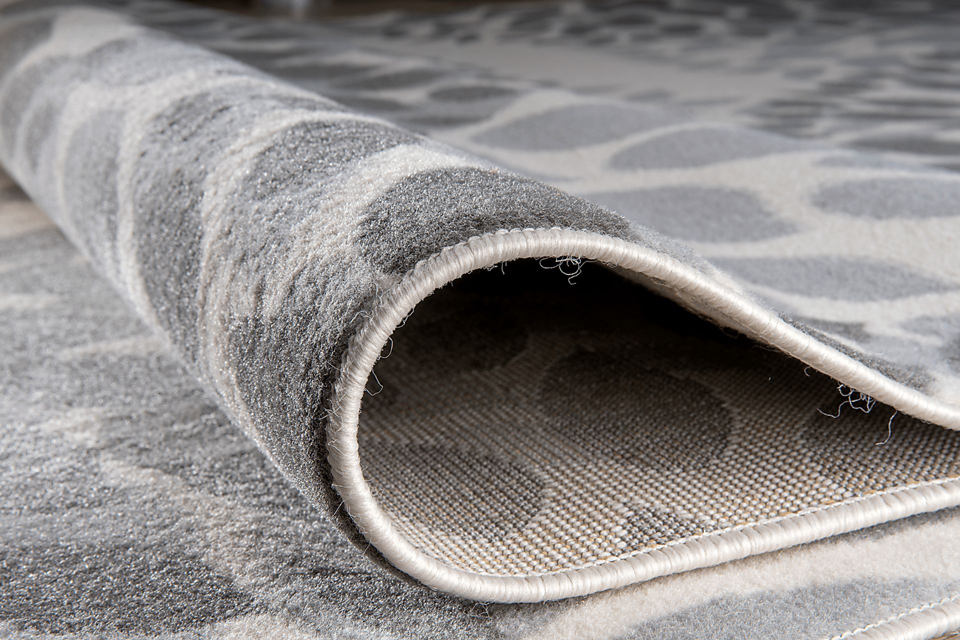 Iselana II Gray 5' x 7' Rug - Image 9