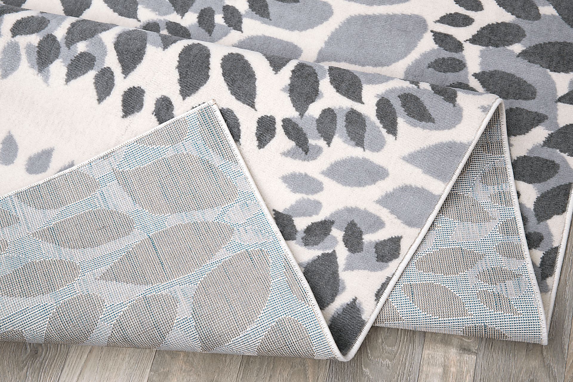 Iselana II Gray 5' x 7' Rug - Image 10