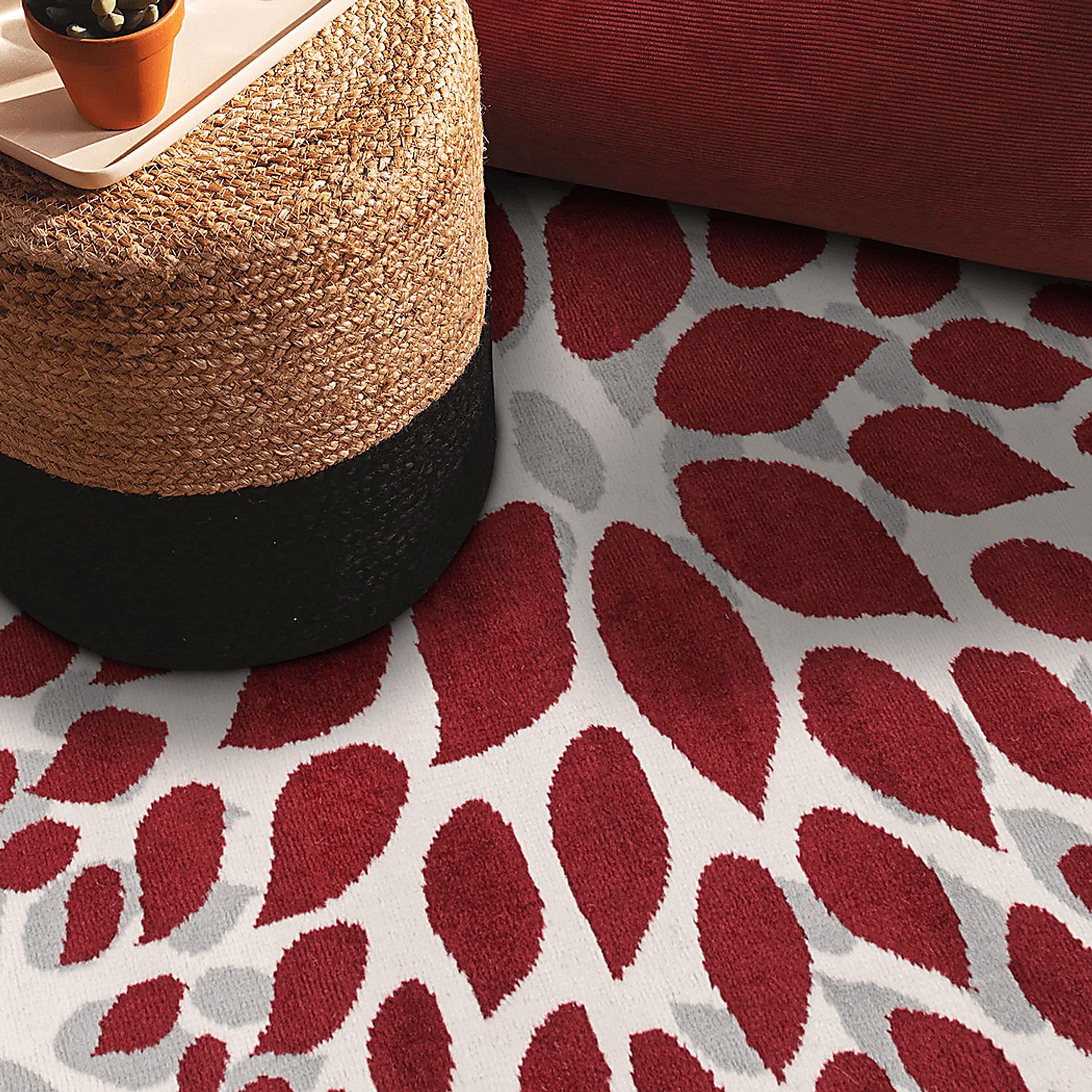 Iselana II Red 5' x 7' Rug - Image 6