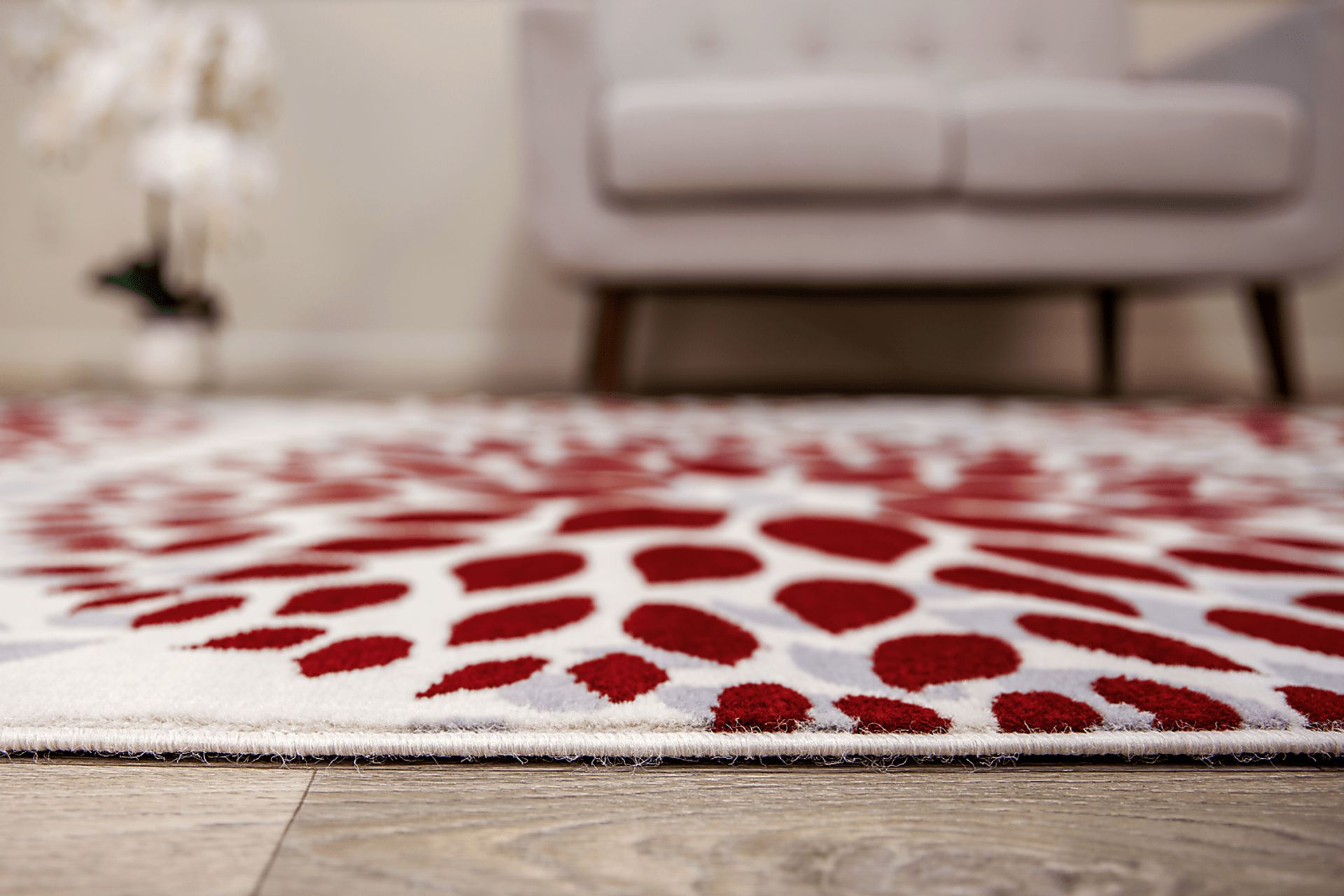 Iselana II Red 5' x 7' Rug - Image 8
