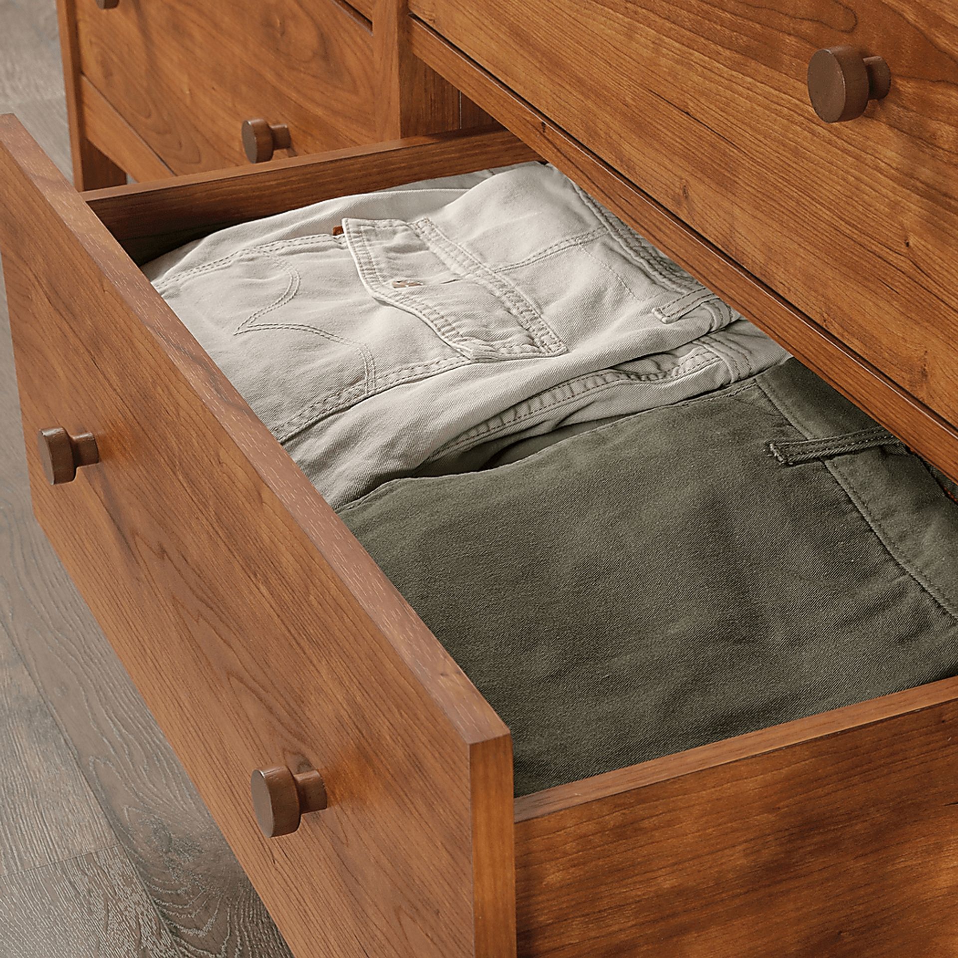 Ishnala Brown Dresser - Image 4