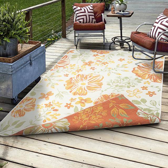Ismaela Ivory 5'3 x 7' Indoor/Outdoor Rug - Thumbnail - Image 3