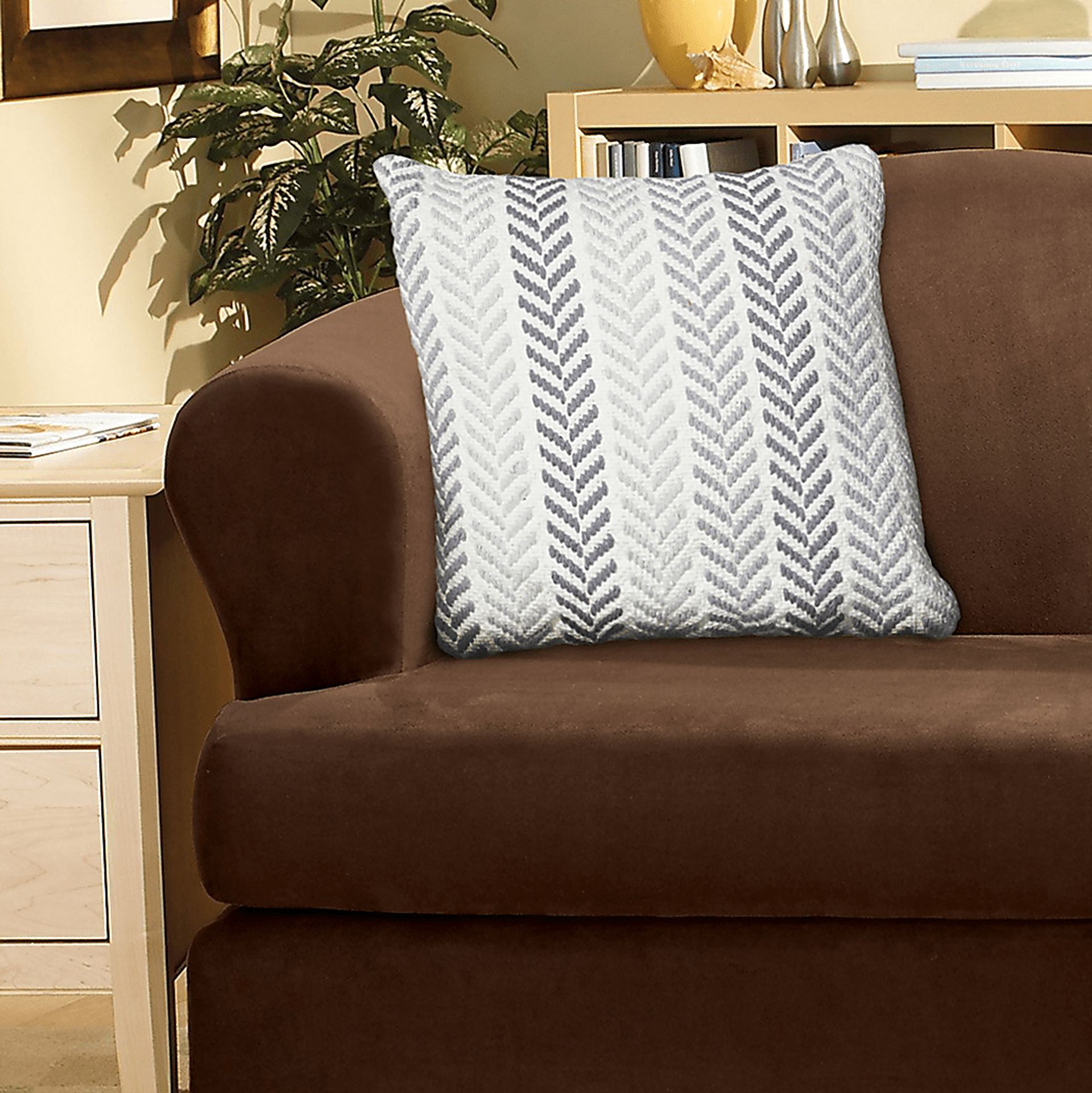Istarie Gray Throw Pillow - Image 4