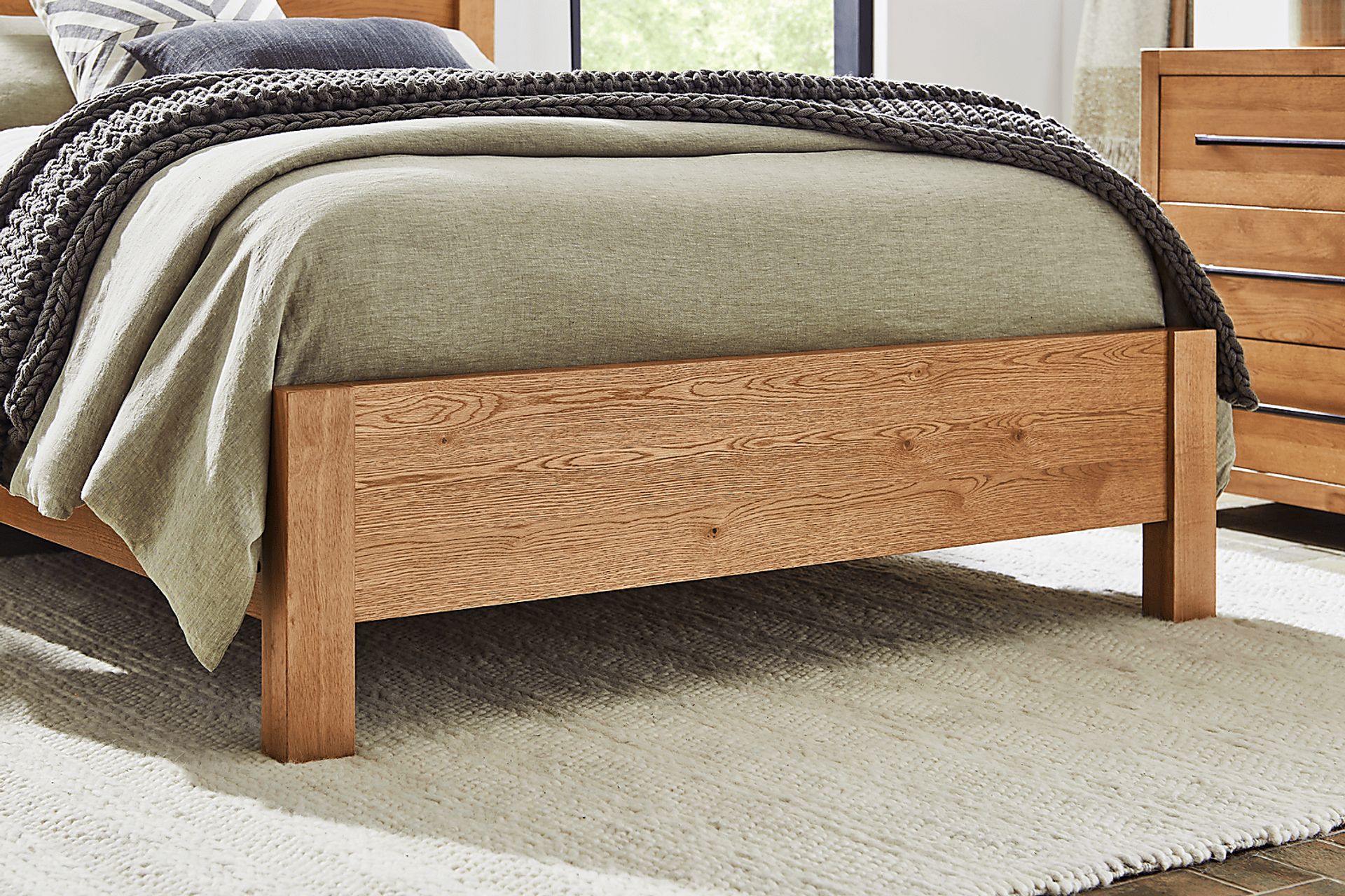 Ithaca Natural 5 Pc Queen Upholstered Bedroom - Image 5