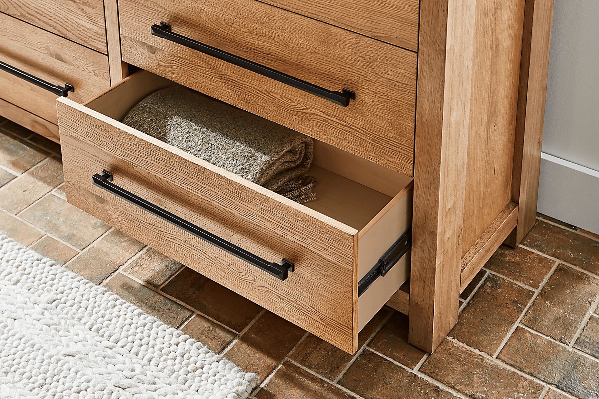 Ithaca Natural 7 Pc King Panel Bedroom with Bench - Image 10