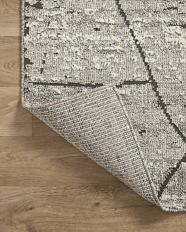 Izbella Grey 5'3 x 7'6 Rug - Thumbnail - Image 5