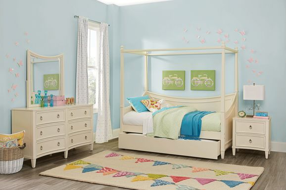 Rooms to go dumont canopy bed (King Size) And Dresser for Sale in