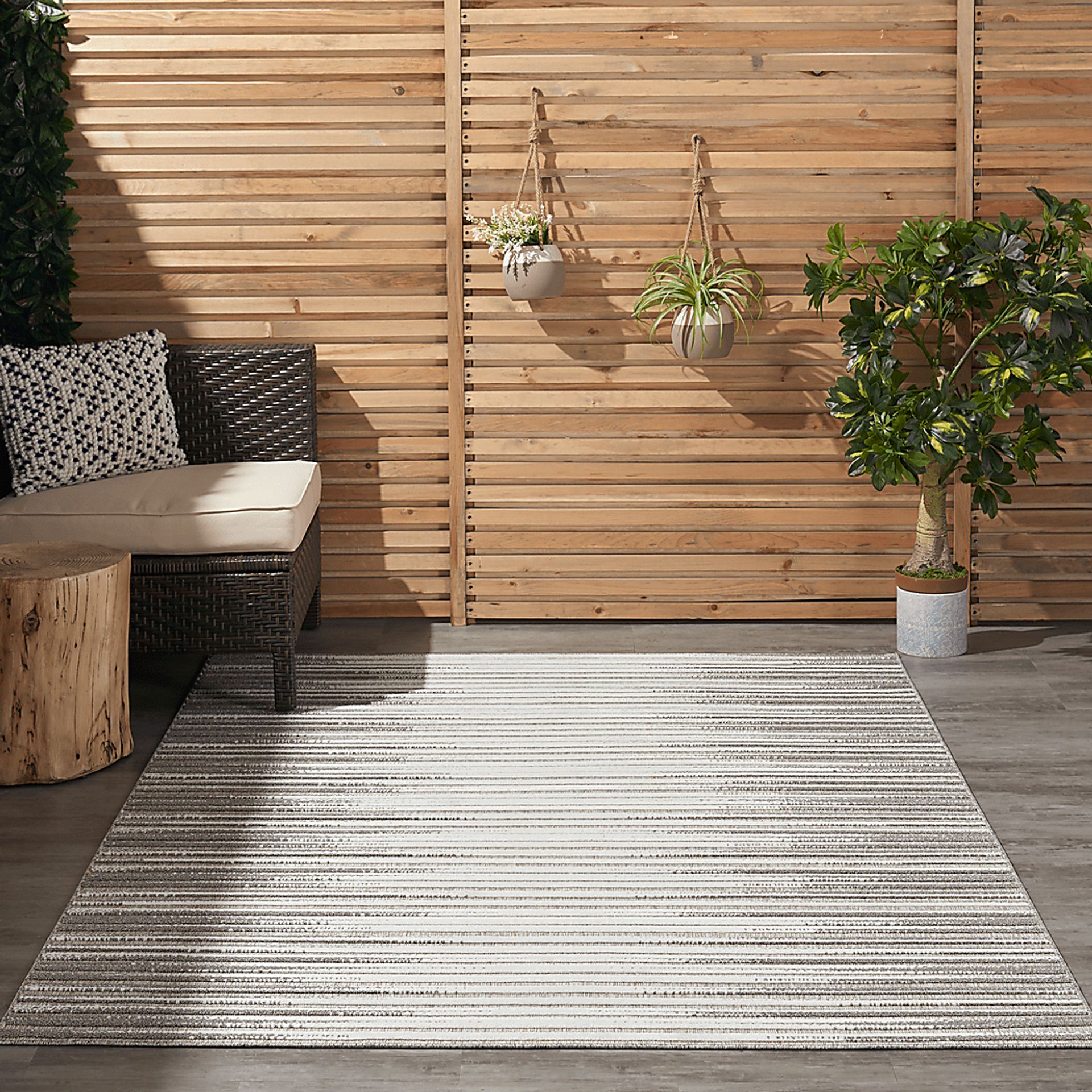 Jalia Light Gray 5' x 7' Indoor/Outdoor Rug - Image 12