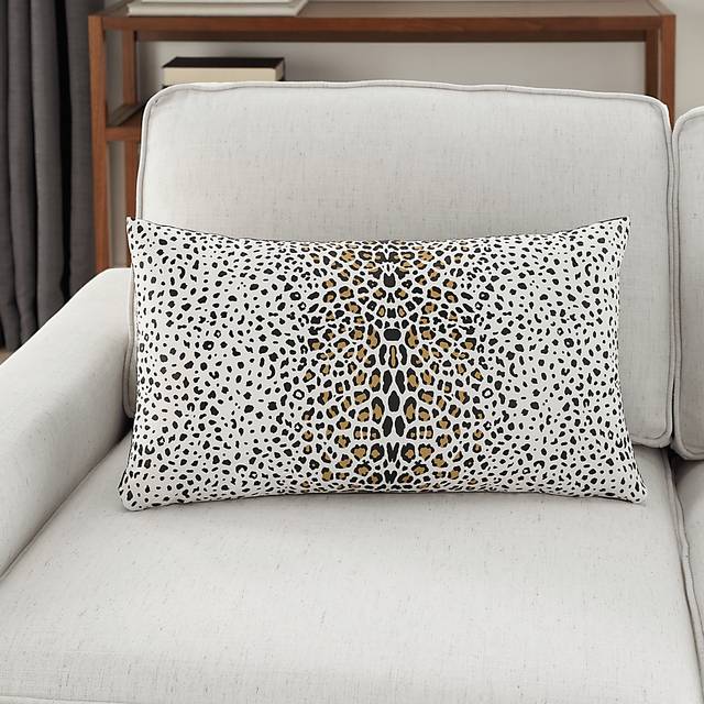 Jassin White Indoor/Outdoor Lumbar Pillow - Thumbnail - Image 4