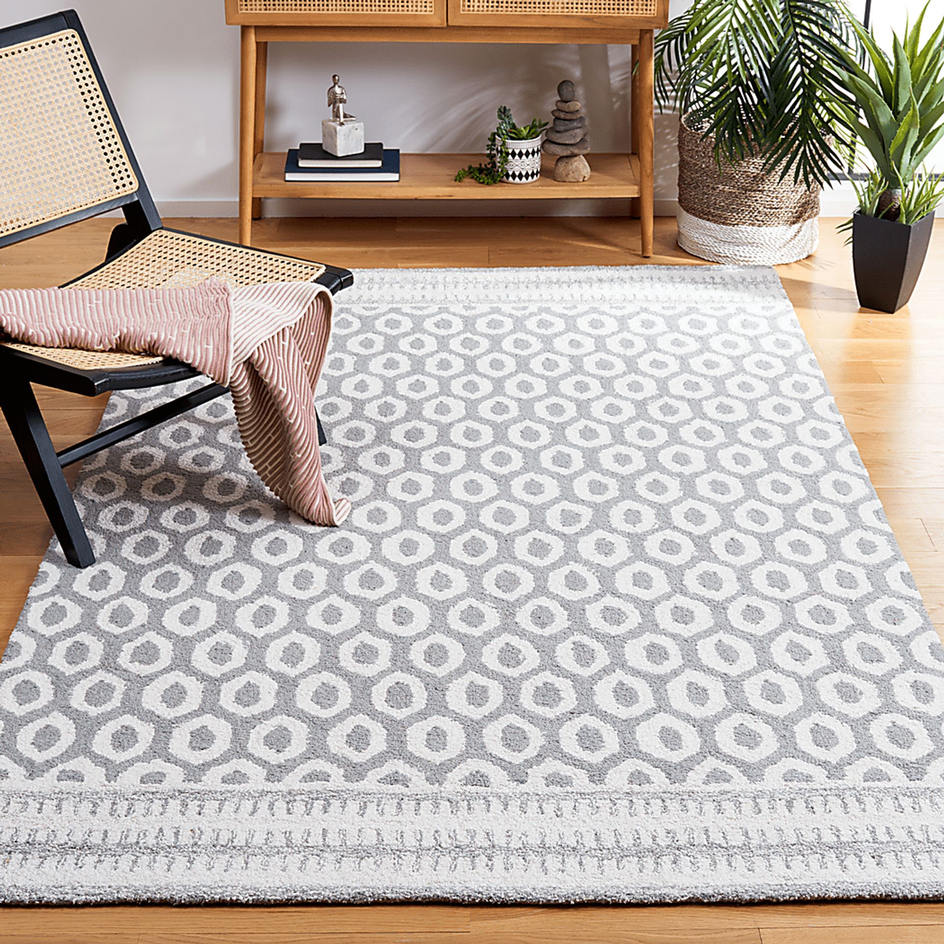 Jeknimu Ivory/Gray 3' x 5' Rug - Image 2