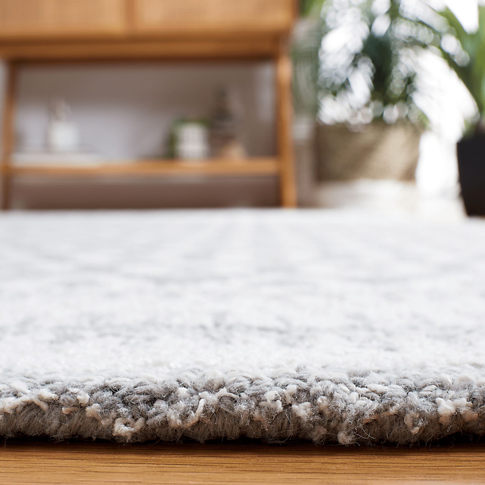 Jeknimu Ivory/Gray 3' x 5' Rug - Image 4