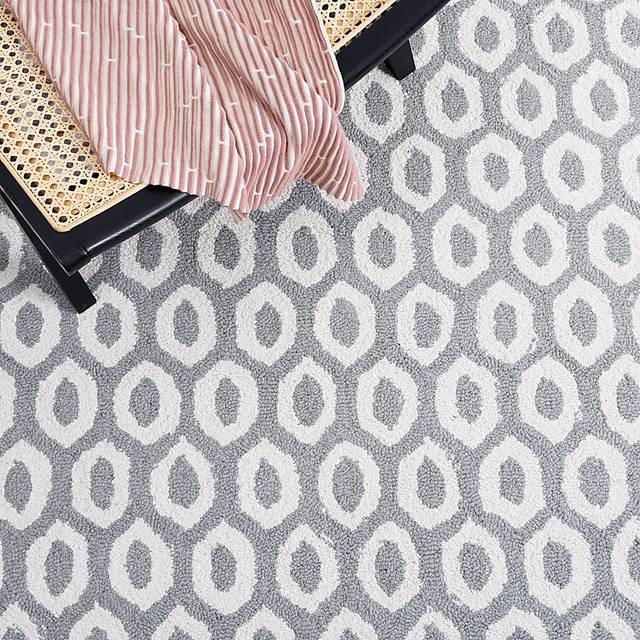 Jeknimu Ivory/Gray 3' x 5' Rug - Thumbnail - Image 6