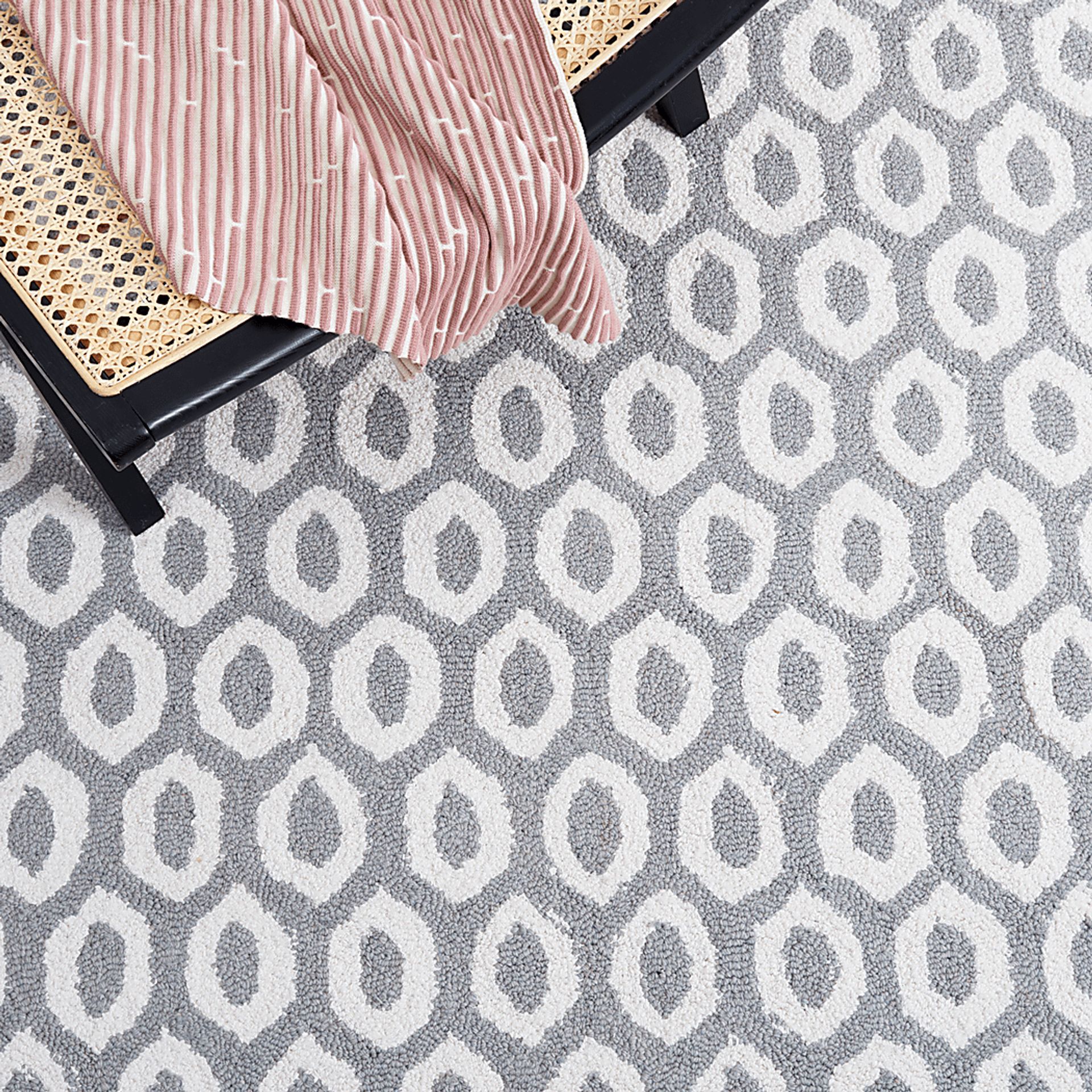 Jeknimu Ivory/Gray 3' x 5' Rug - Image 6
