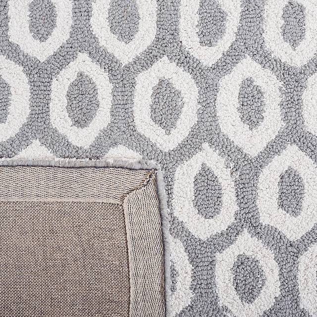 Jeknimu Ivory/Gray 3' x 5' Rug - Thumbnail - Image 7