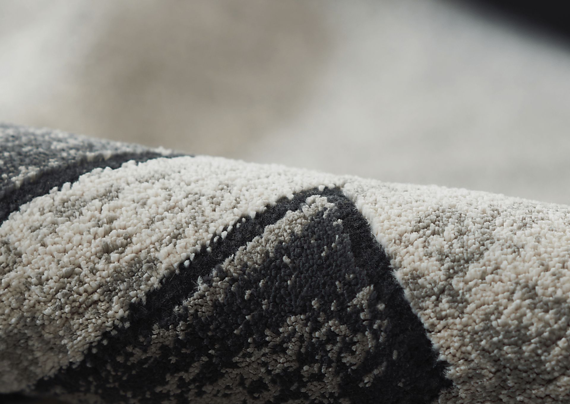 Jenzen Black 5'1 x 7'7 Rug - Image 5