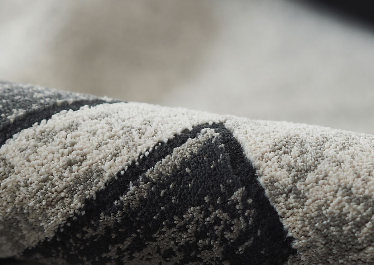 Jenzen Black Rugs | Rooms to Go