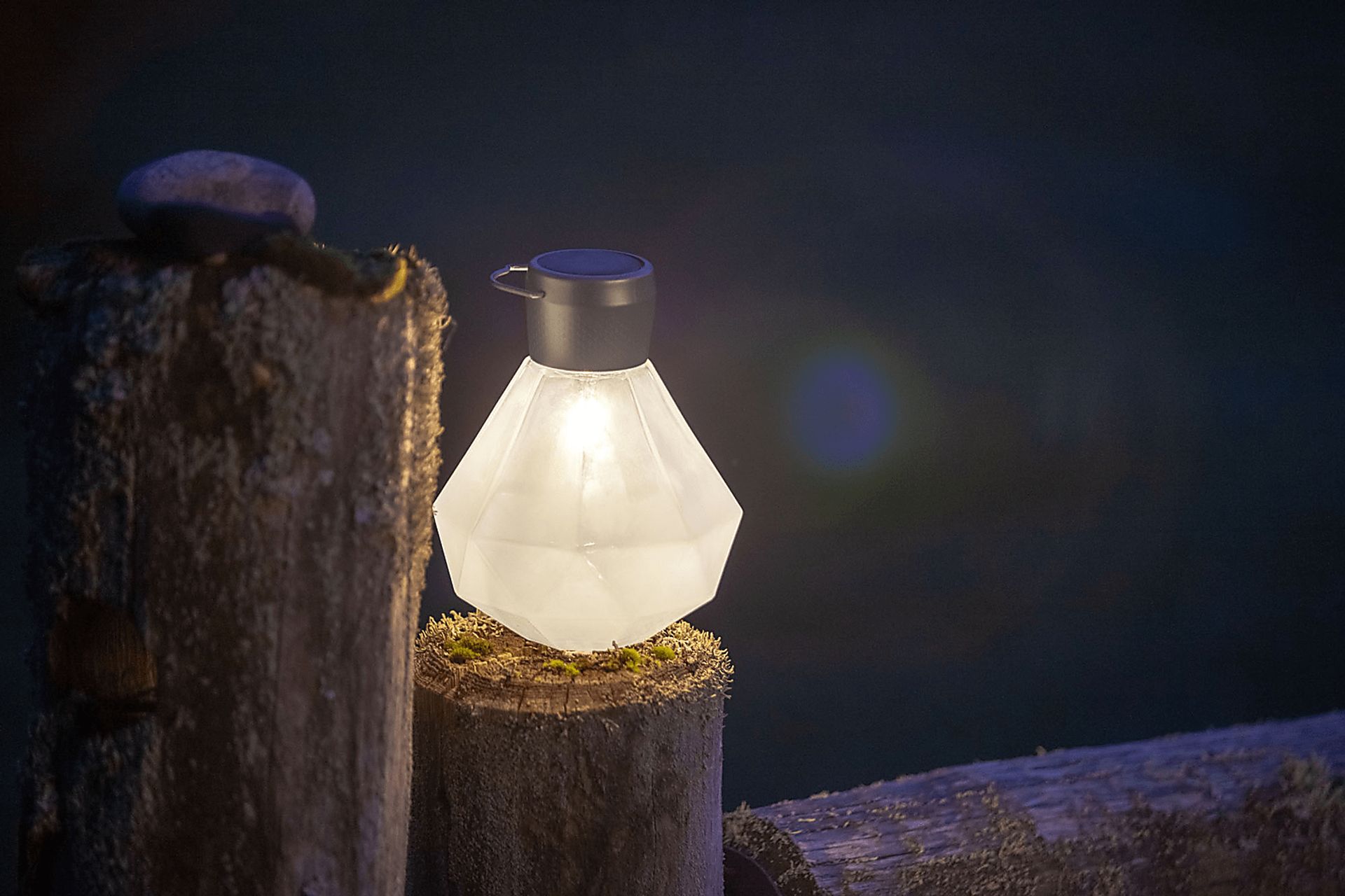 Jewel Beam White Outdoor Solar Lantern - Image 4