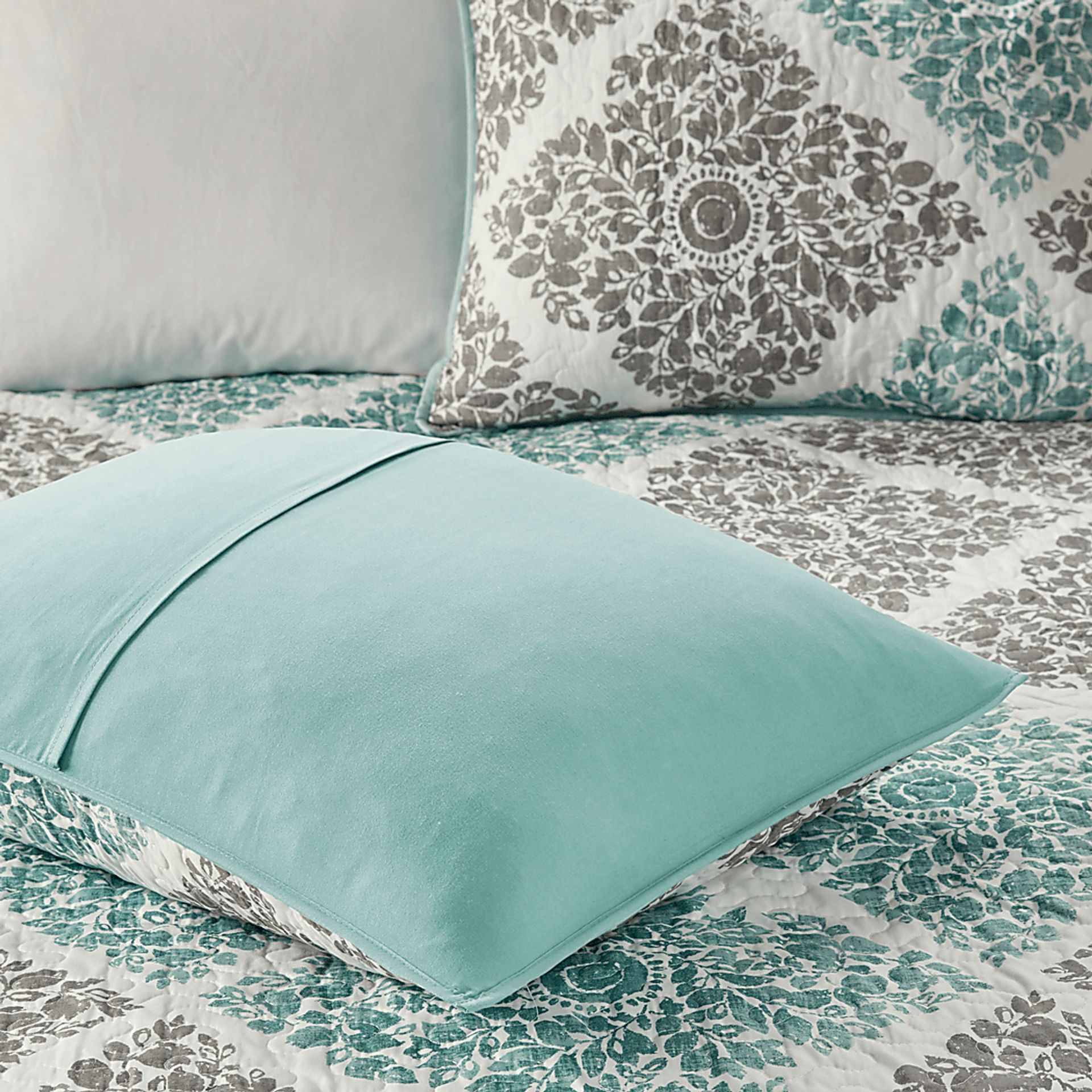 Joulee Blue 6 Pc Full/Queen Coverlet Set - Image 7