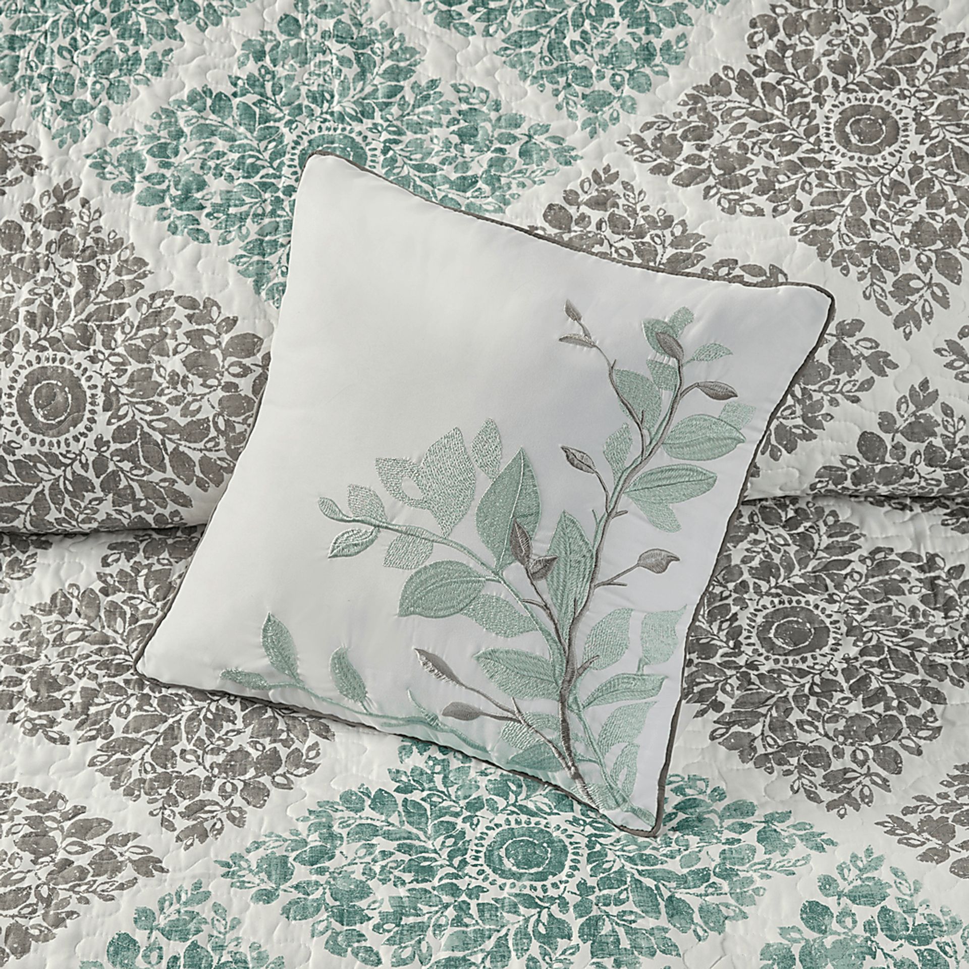 Joulee Blue 6 Pc Full/Queen Coverlet Set - Image 8