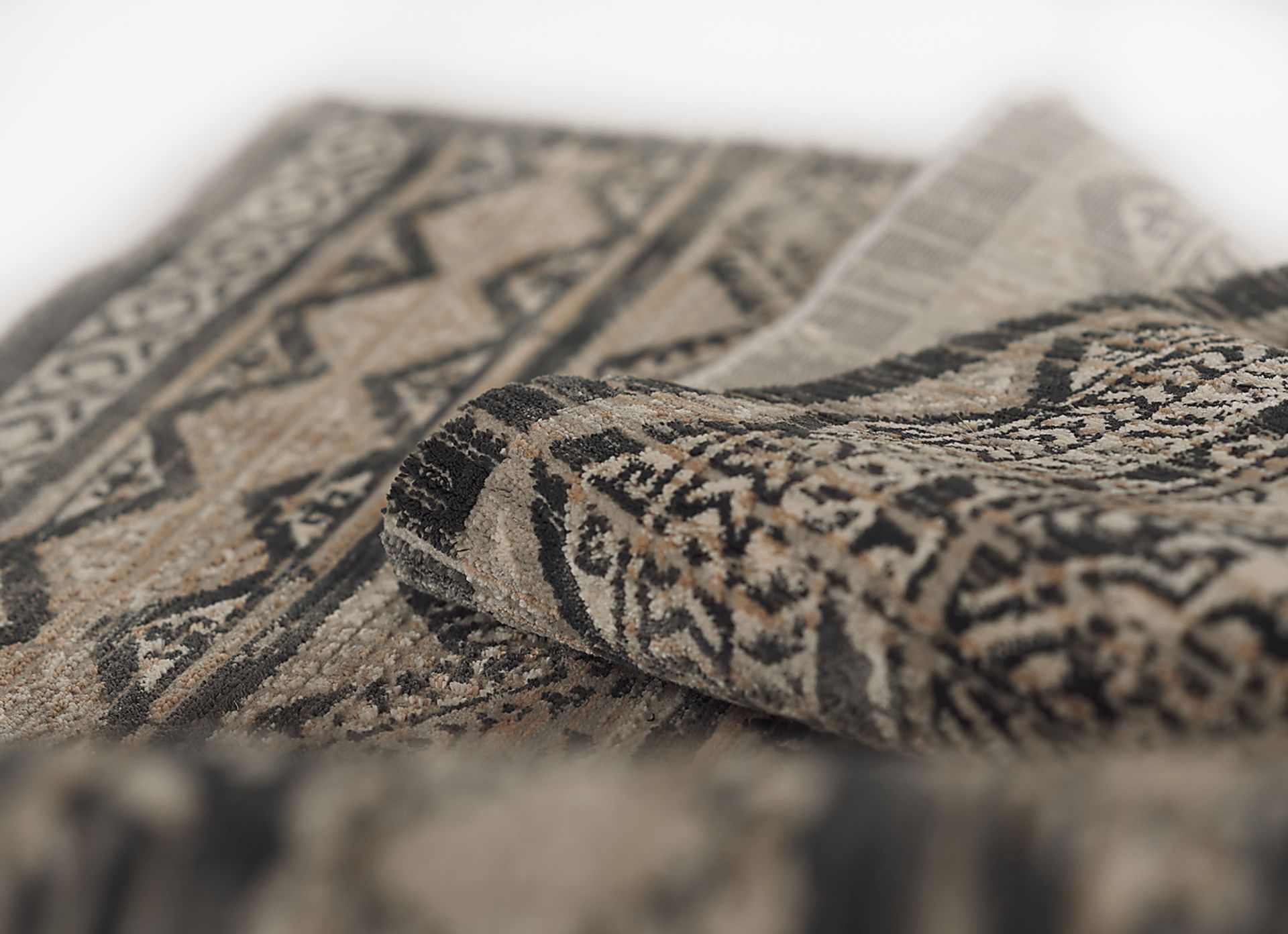 Juith Black 3'10 x 5'7 Rug - Image 7