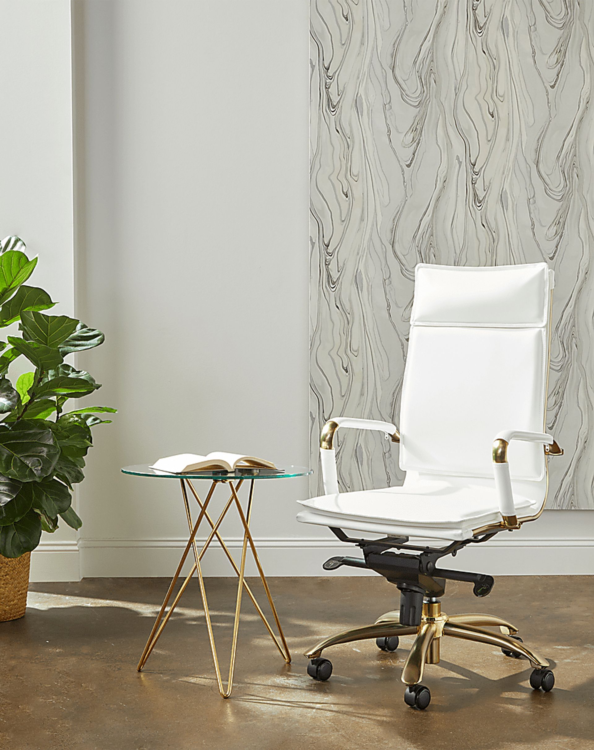 Kabee Clear End Table - Image 3