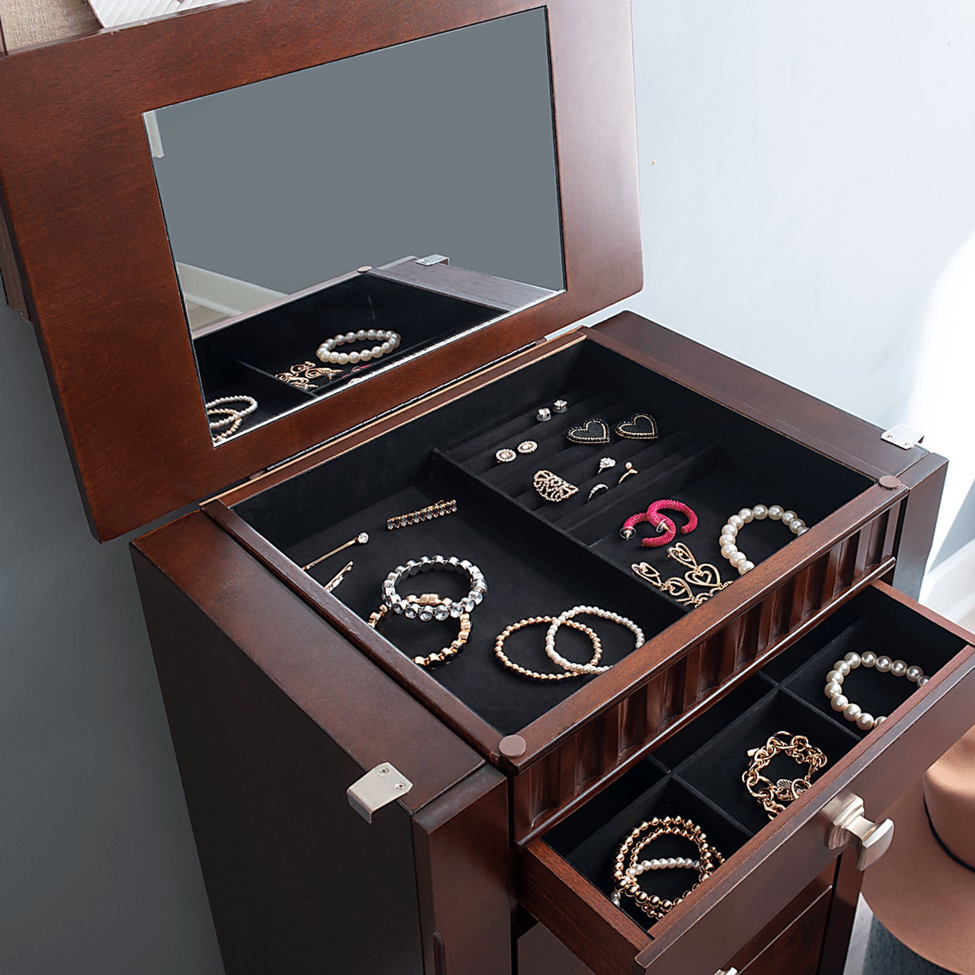 Kabrawa Brown Jewelry Armoire - Image 13