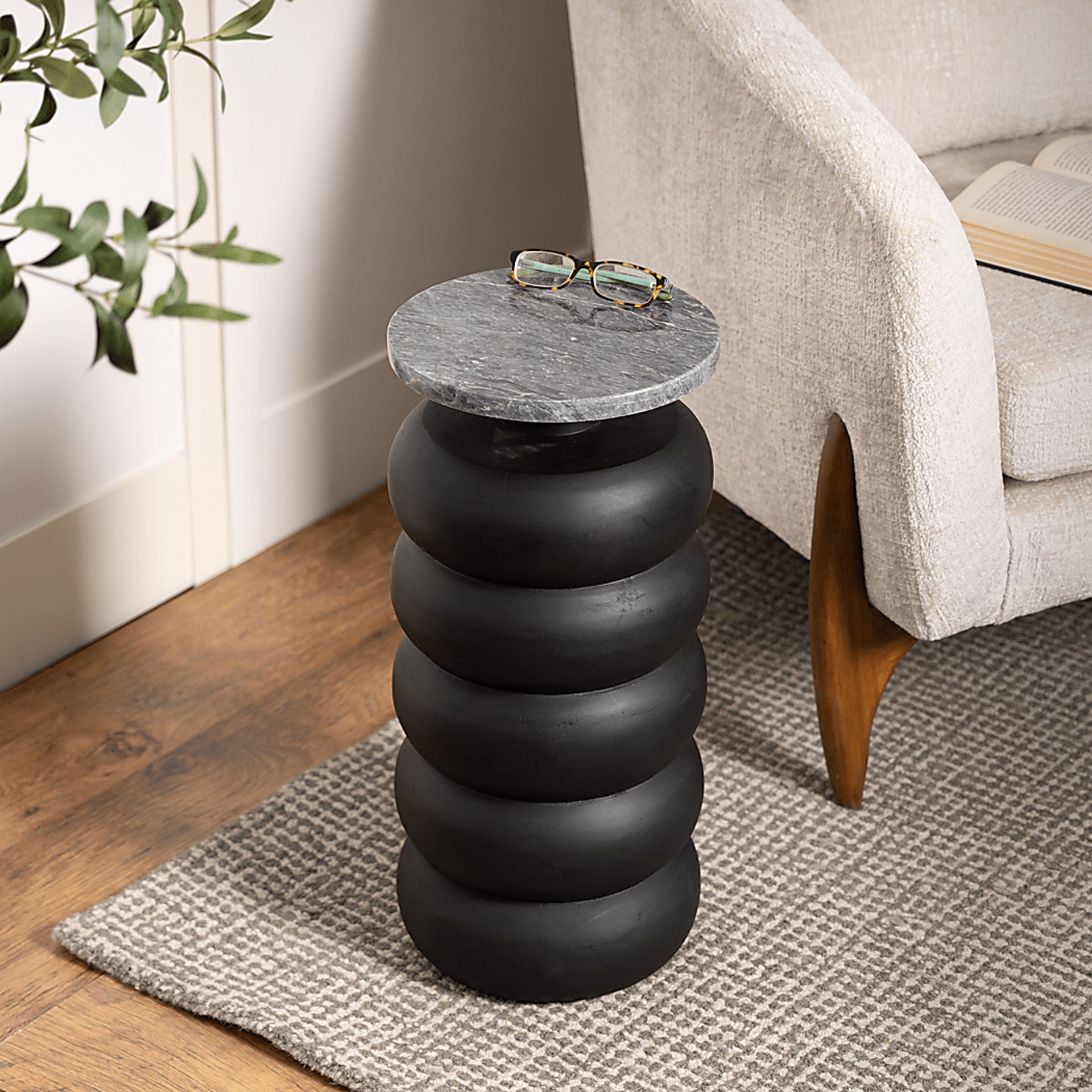 Kalwa Black Accent Table - Image 2