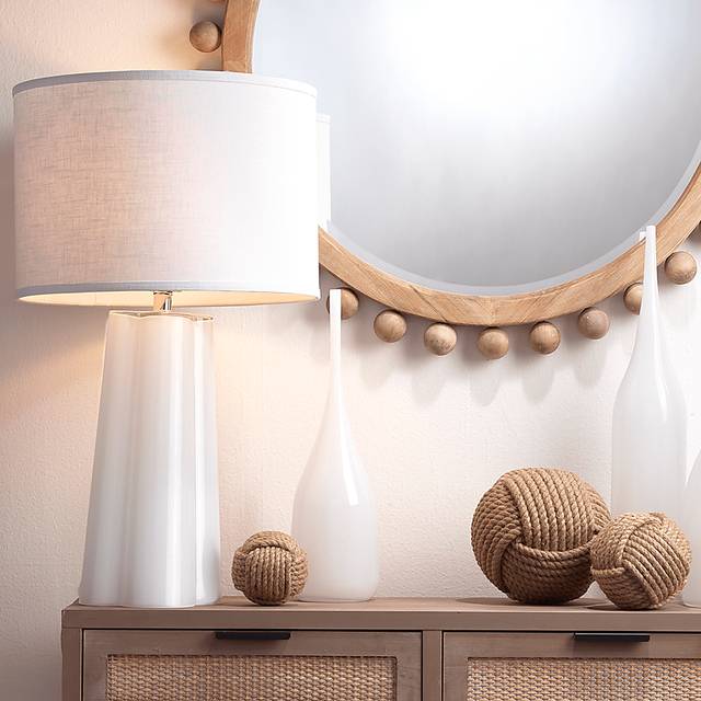 Kaufmes Post White Lamp - Thumbnail - Image 2
