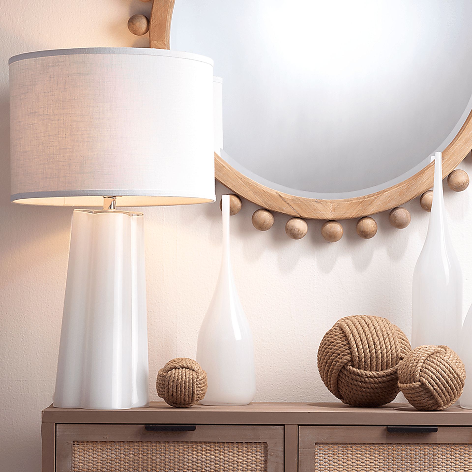 Kaufmes Post White Lamp - Image 2