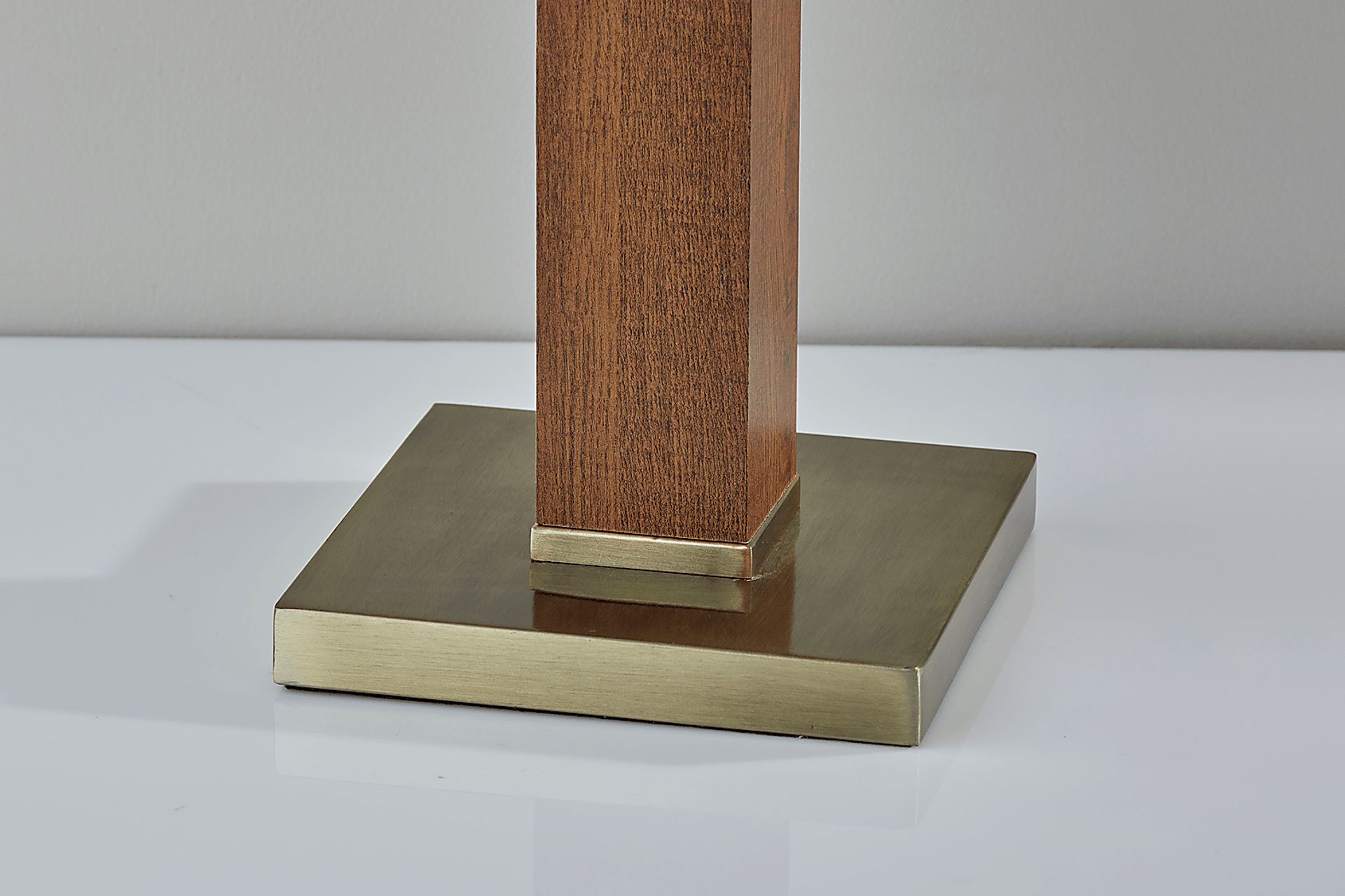 Kearns Cove Brass Lamp - Image 2