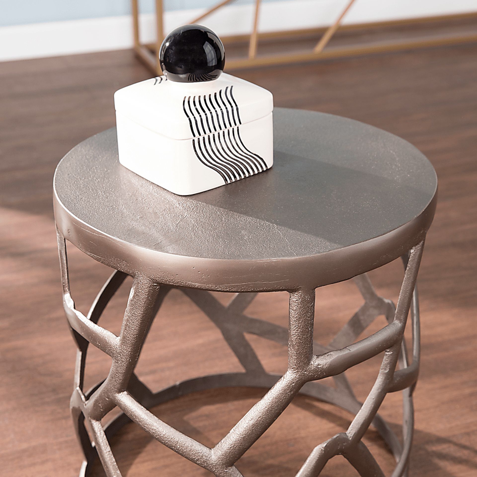 Kellingrew Silver Accent Table - Image 3