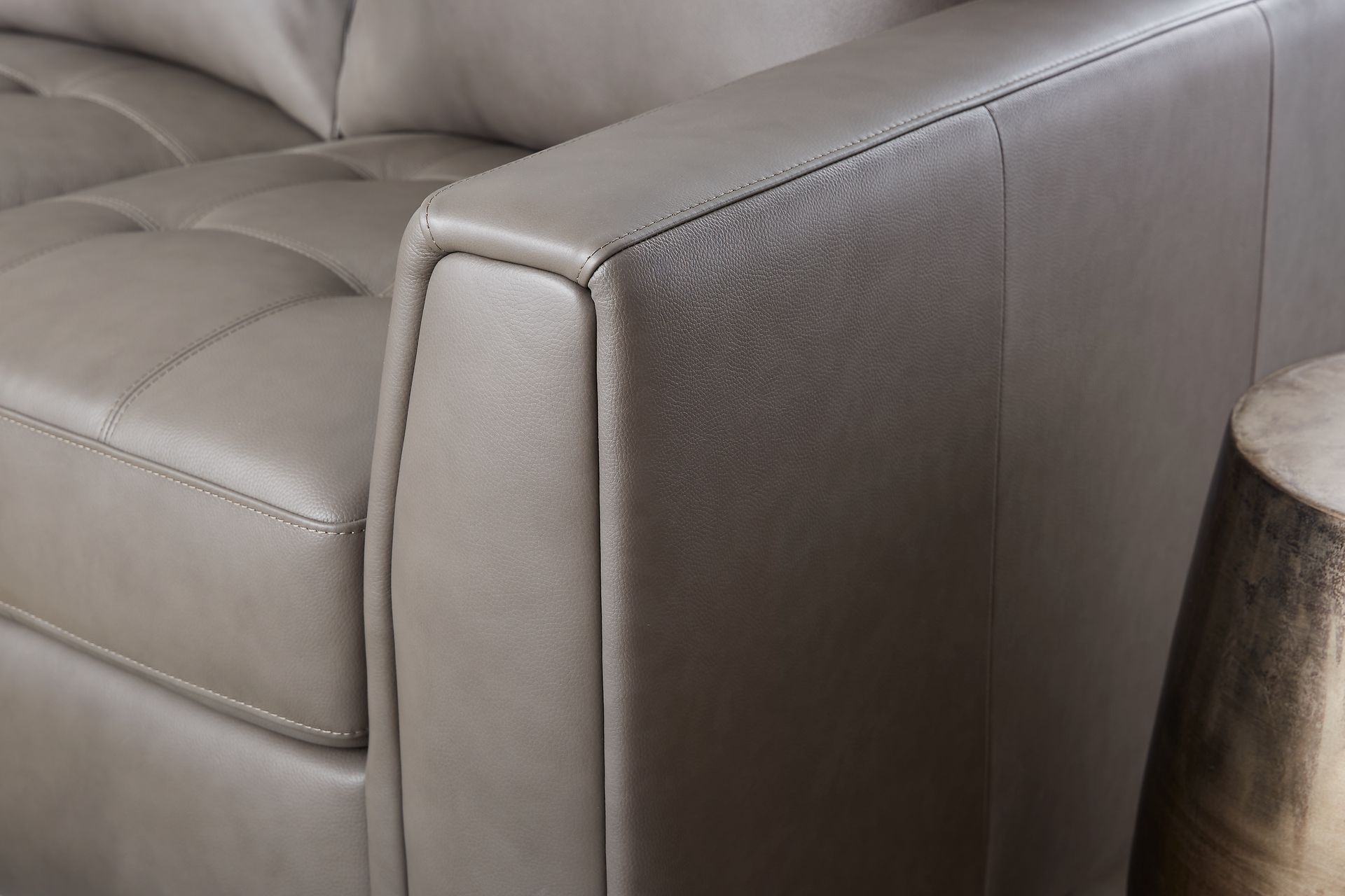 Kelly Gray Leather Loveseat - Image 3