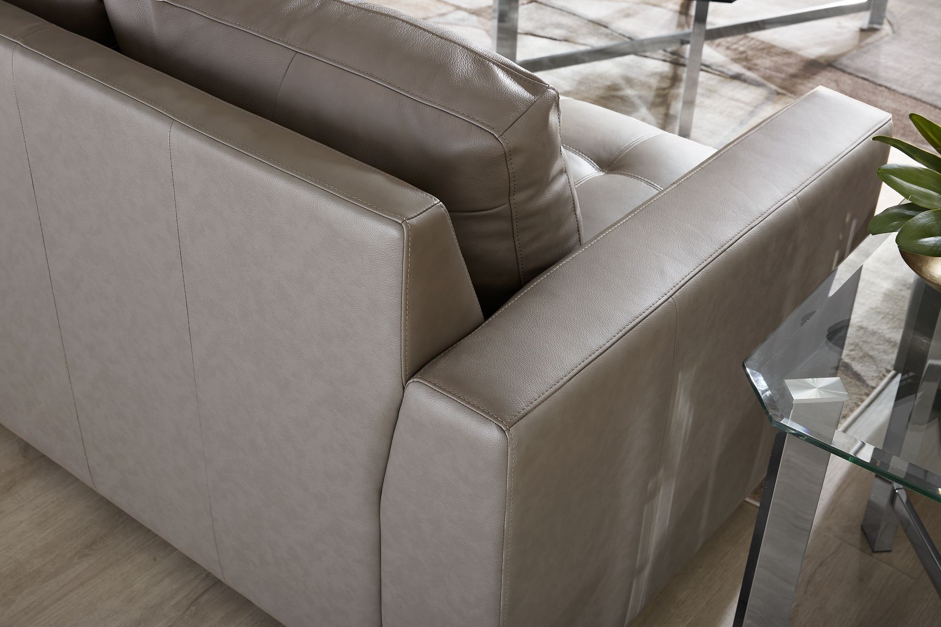 Kelly Gray Leather Loveseat - Image 5