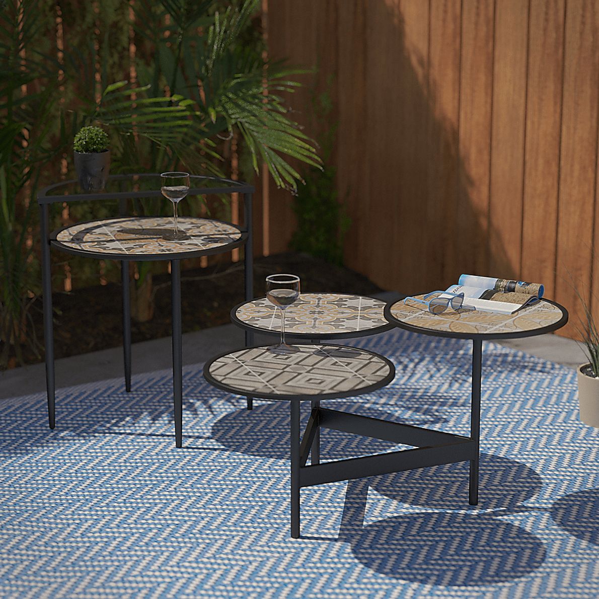 Outdoor Kennilworth Black Cocktail Table - Rooms To Go