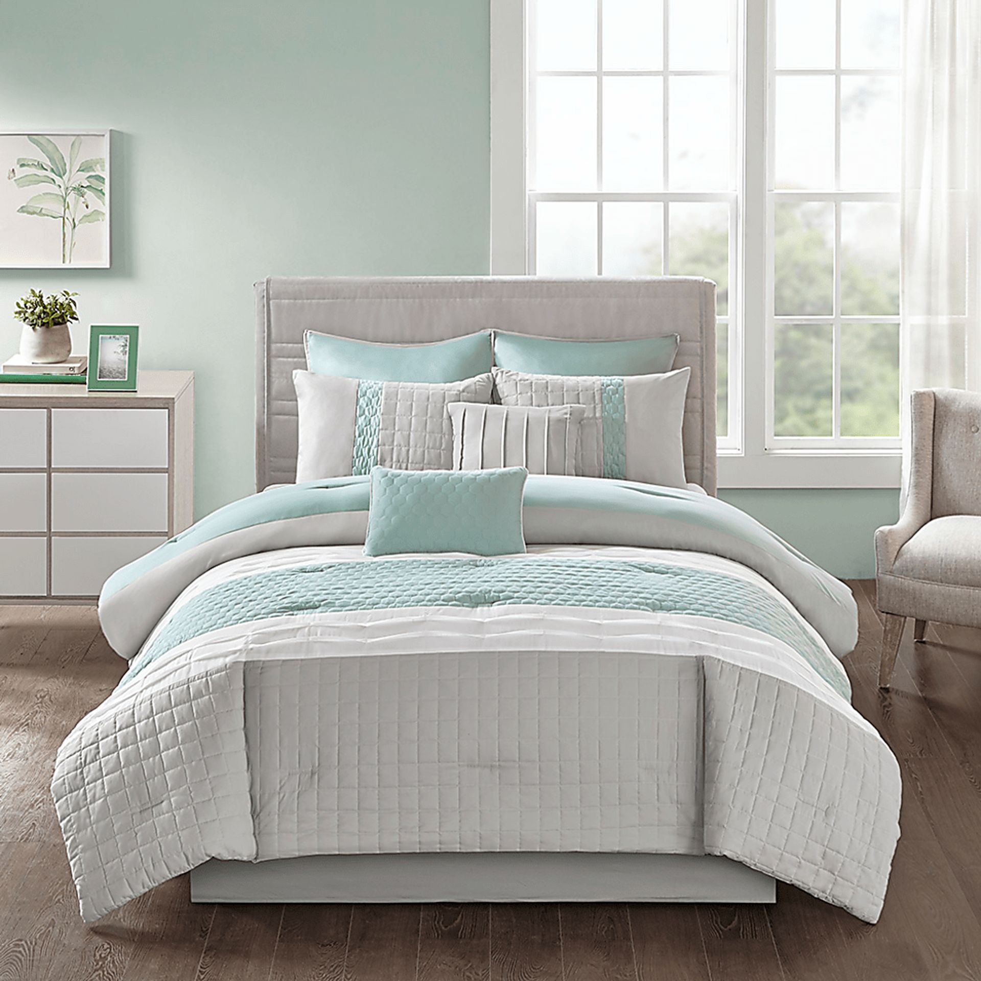 Kennuth Seafoam 8 Pc King Comforter Set - Image 3