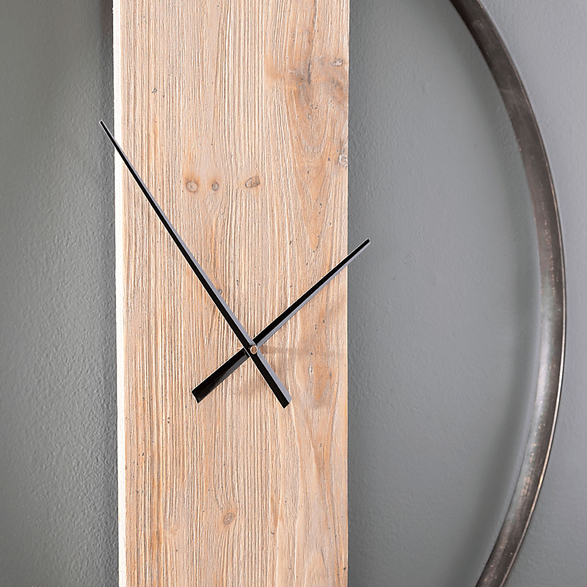 Kensingshire Black Wall Clock - Image 2